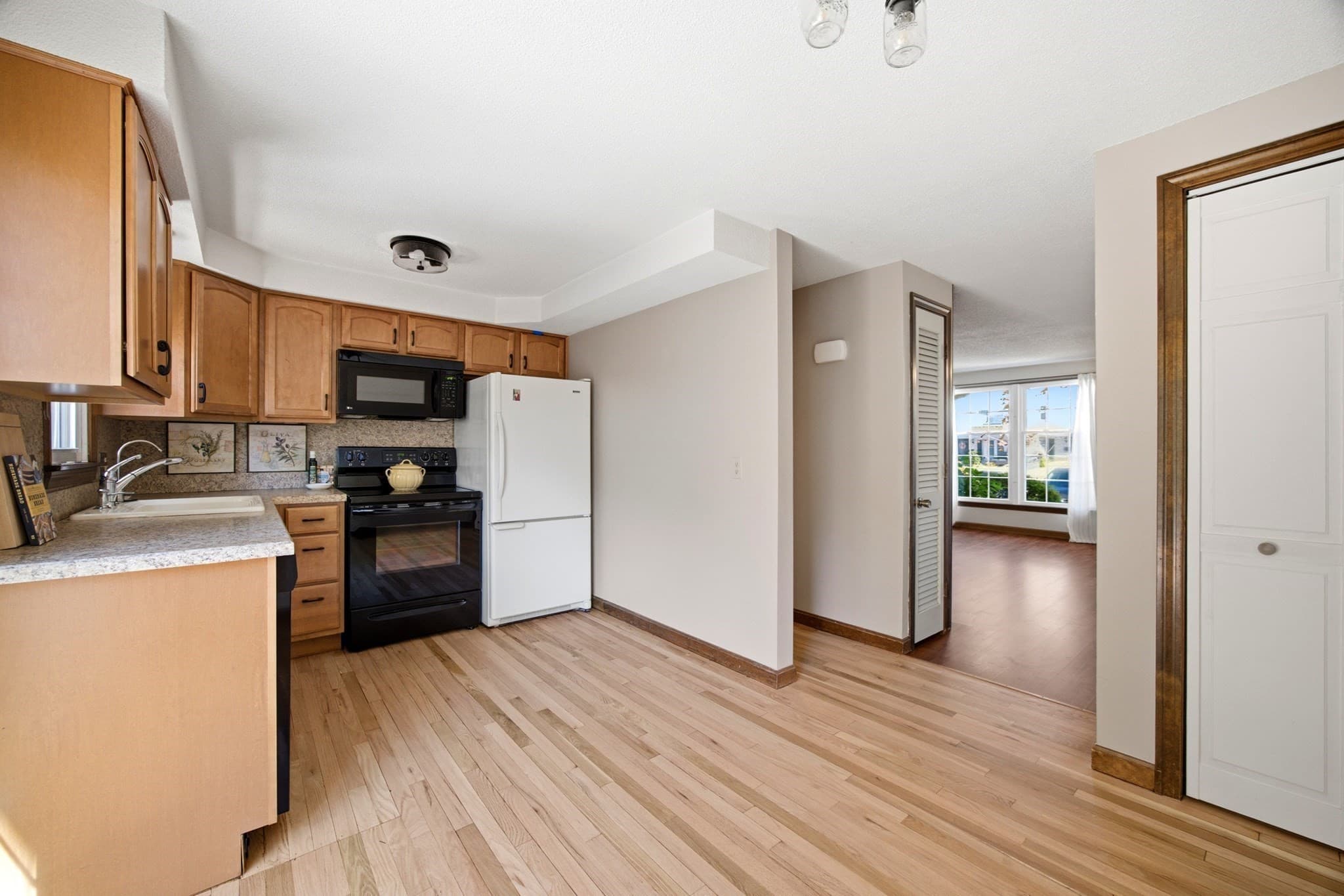 Condominium at 35 Corey Colonial # 35, Agawam MA 01001, photo 11 of 41