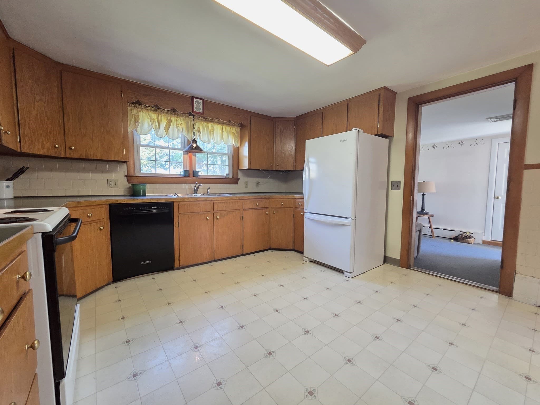 Single Family Residence at 40 Brodeur Ave, Webster MA 01570, photo 6 of 38