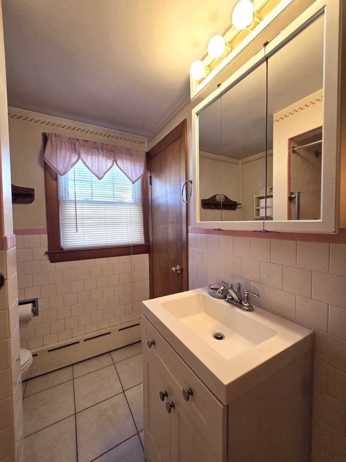 Single Family Residence at 40 Brodeur Ave, Webster MA 01570, photo 18 of 38