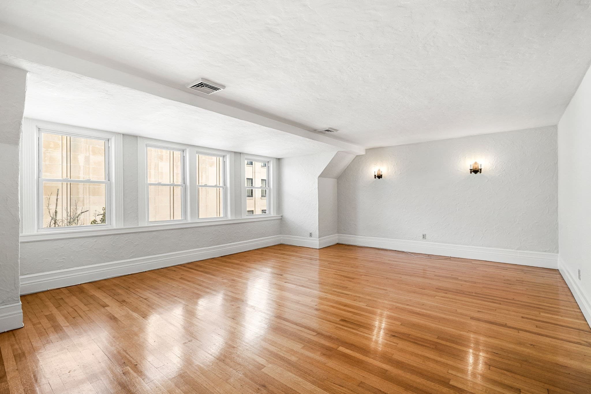 Condominium at 38 Elm St # 4, Worcester MA 01609, photo 6 of 41