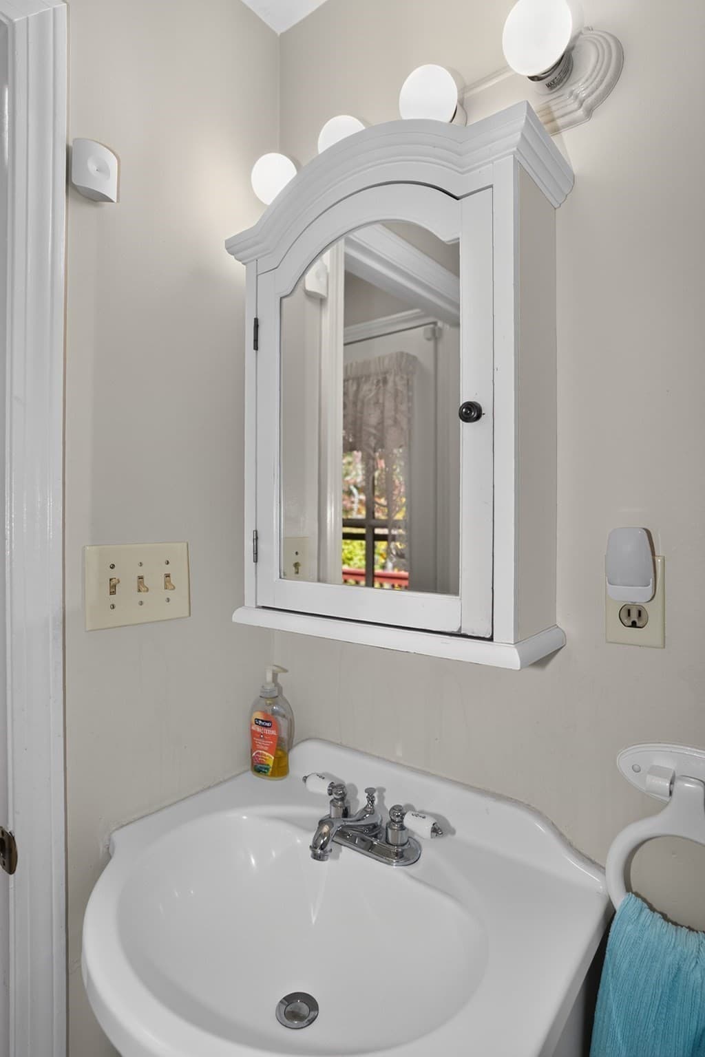 Single Family Residence at 264 Bigelow St, Marlborough MA 01752, photo 9 of 35