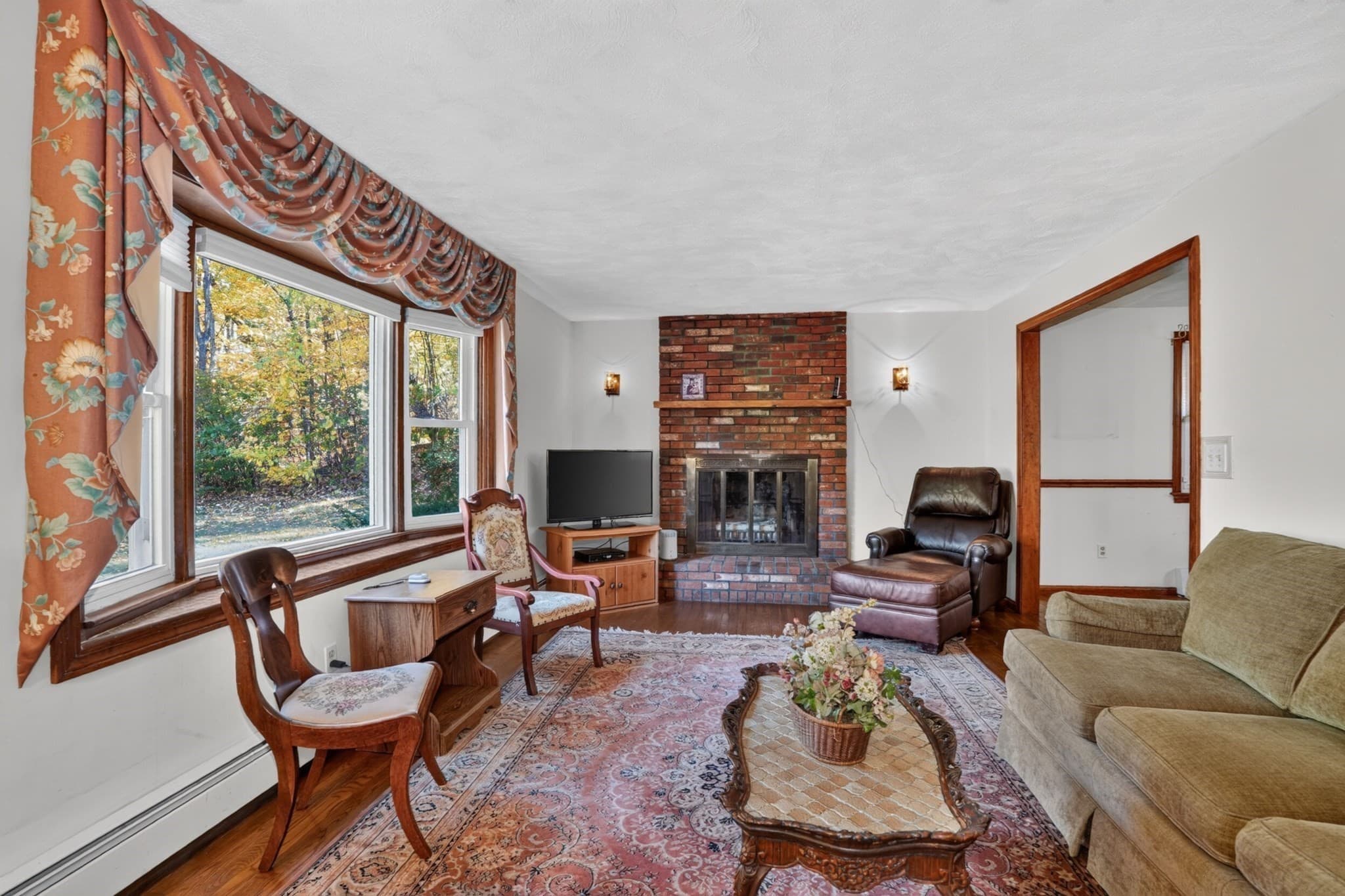 Single Family Residence at 264 Bigelow St, Marlborough MA 01752, photo 11 of 35