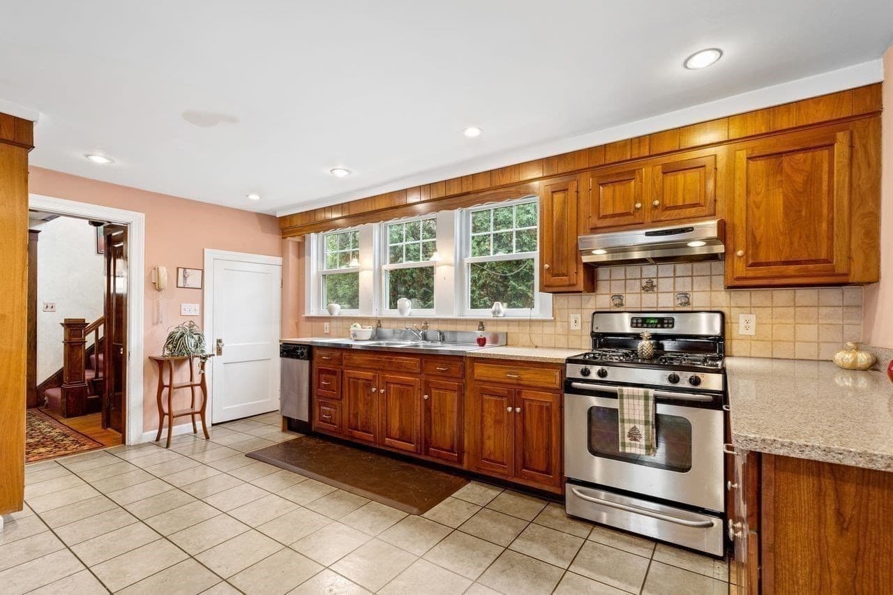 Single Family Residence at 39 Wampatuck Rd, Braintree MA 02184, photo 13 of 36