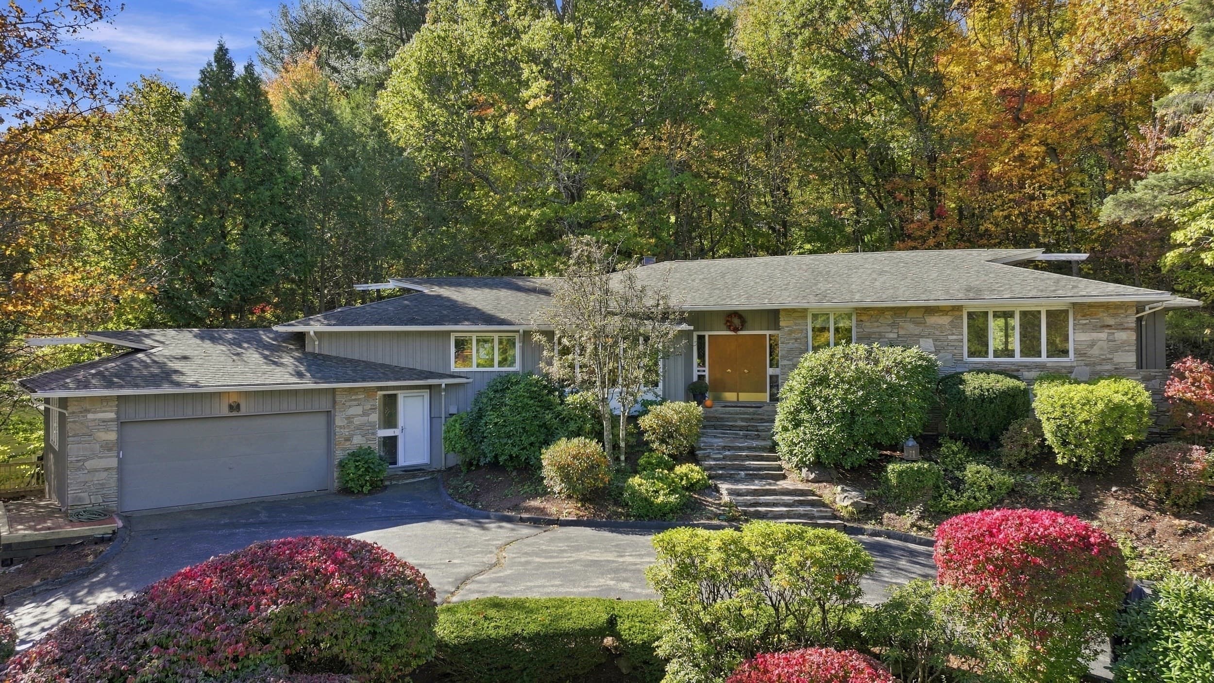 31 Hancock Hill Dr, Worcester MA 01609