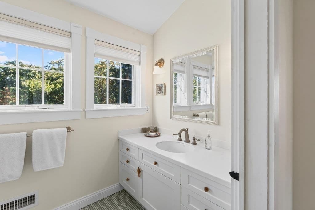 Single Family Residence at 91 Litchfield Rd, Edgartown MA 02539, photo 27 of 38