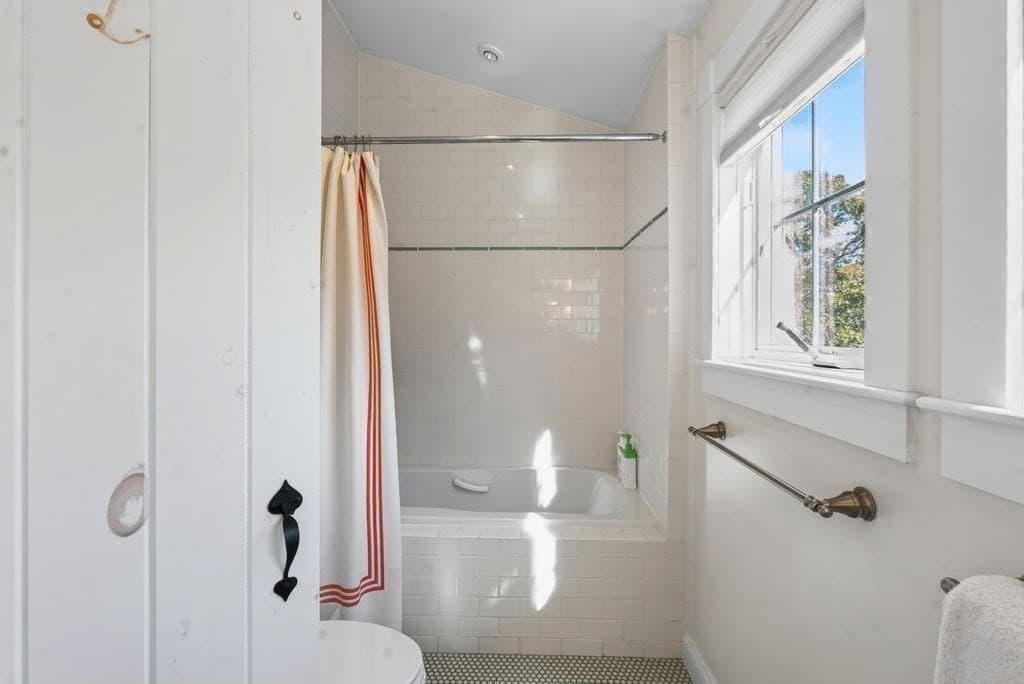 Single Family Residence at 91 Litchfield Rd, Edgartown MA 02539, photo 28 of 38
