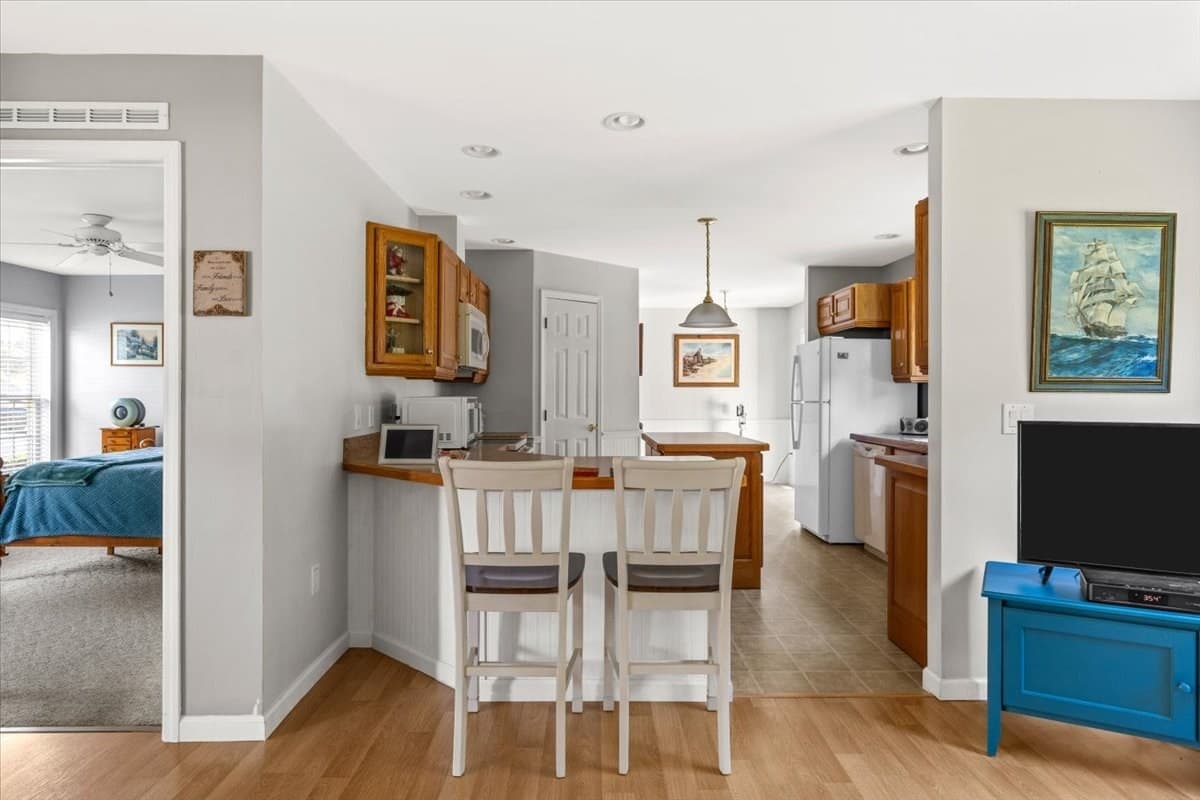 Mobile Home at 37 Willow Bend Blvd, Plymouth MA 02360, photo 6 of 40