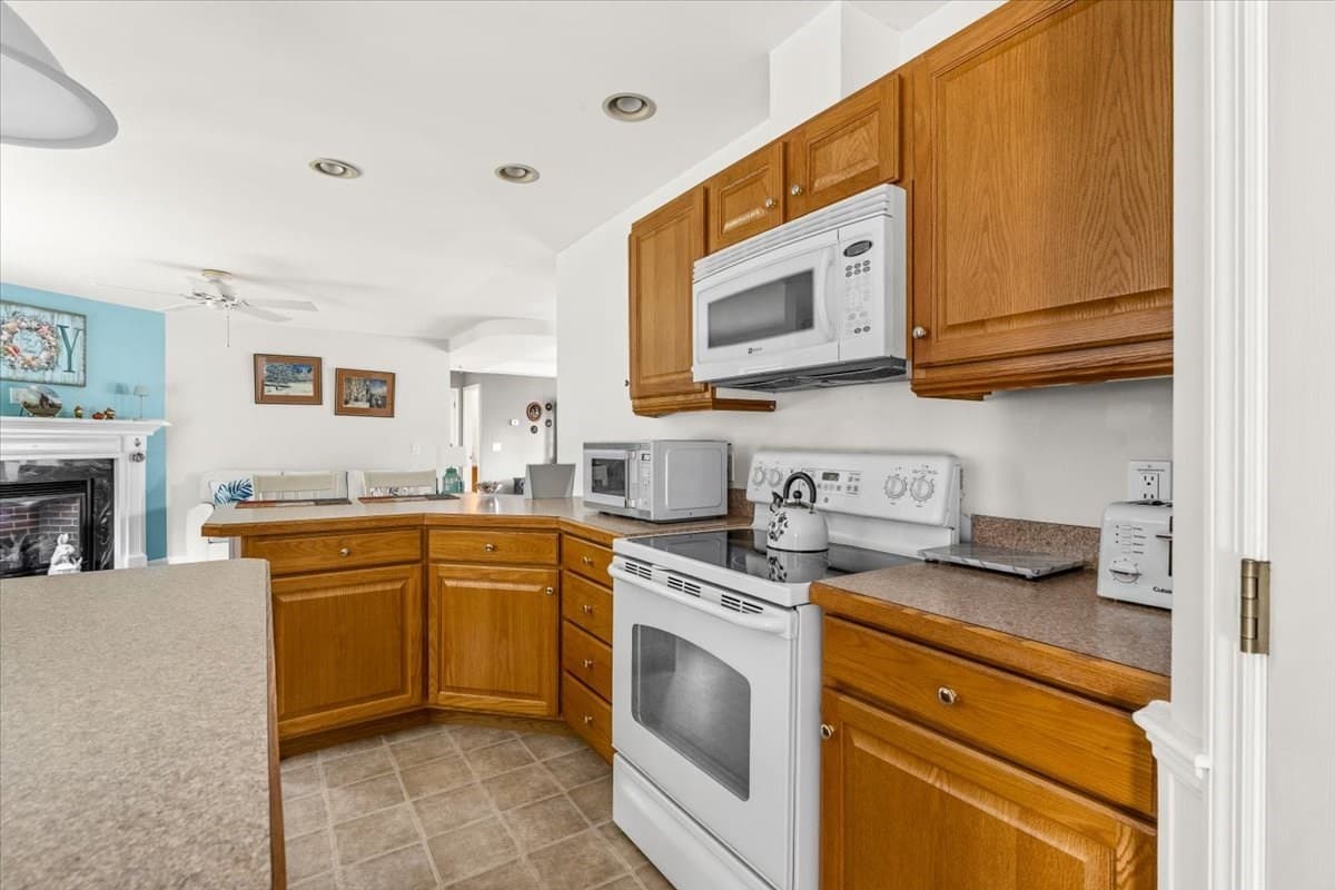 Mobile Home at 37 Willow Bend Blvd, Plymouth MA 02360, photo 13 of 40