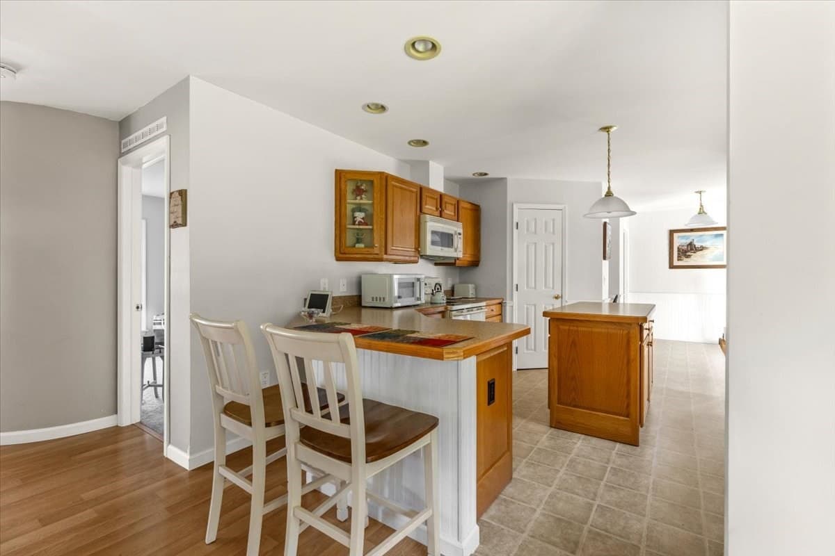 Mobile Home at 37 Willow Bend Blvd, Plymouth MA 02360, photo 7 of 40