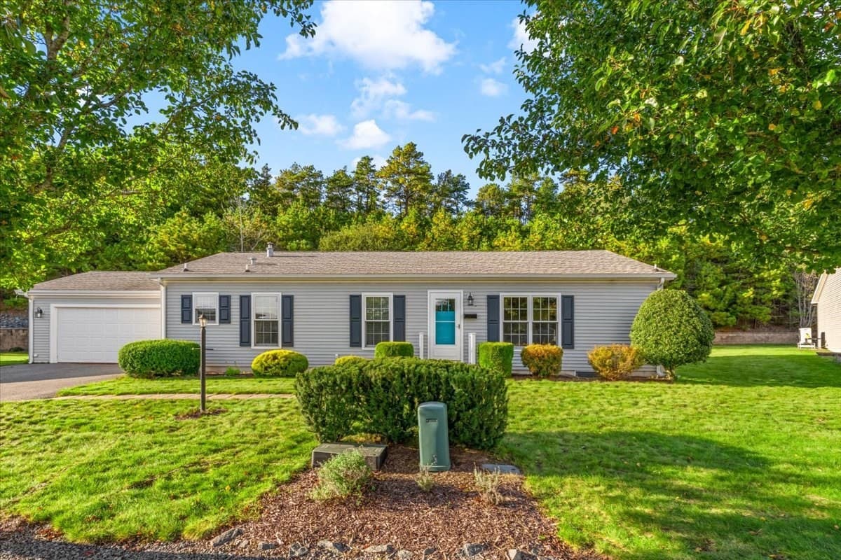 37 Willow Bend Blvd, Plymouth MA 02360
