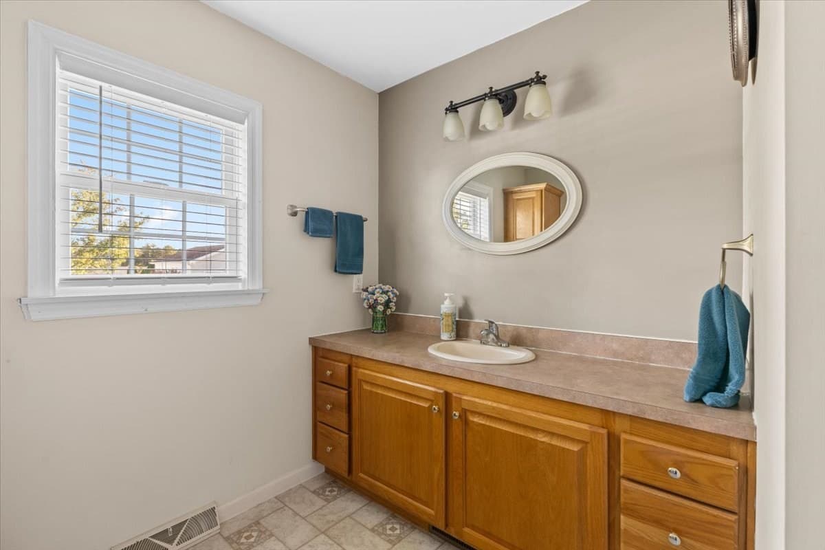 Mobile Home at 37 Willow Bend Blvd, Plymouth MA 02360, photo 21 of 40