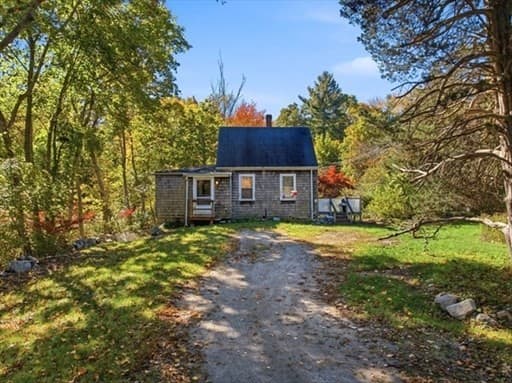 Residential at 260 Main St, Norwell MA 02061, photo 2 of 6
