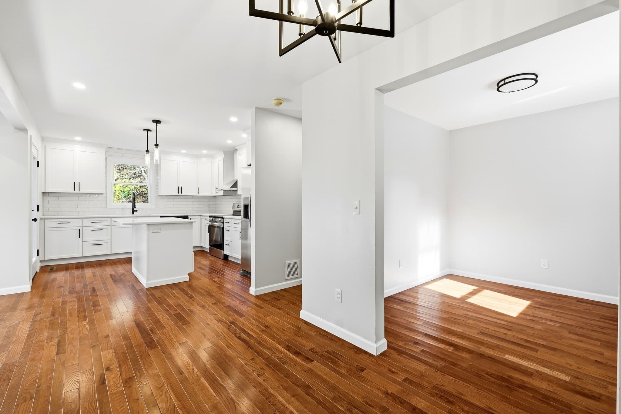 Single Family Residence at 139 E Hill Rd, Brimfield MA 01010, photo 10 of 42