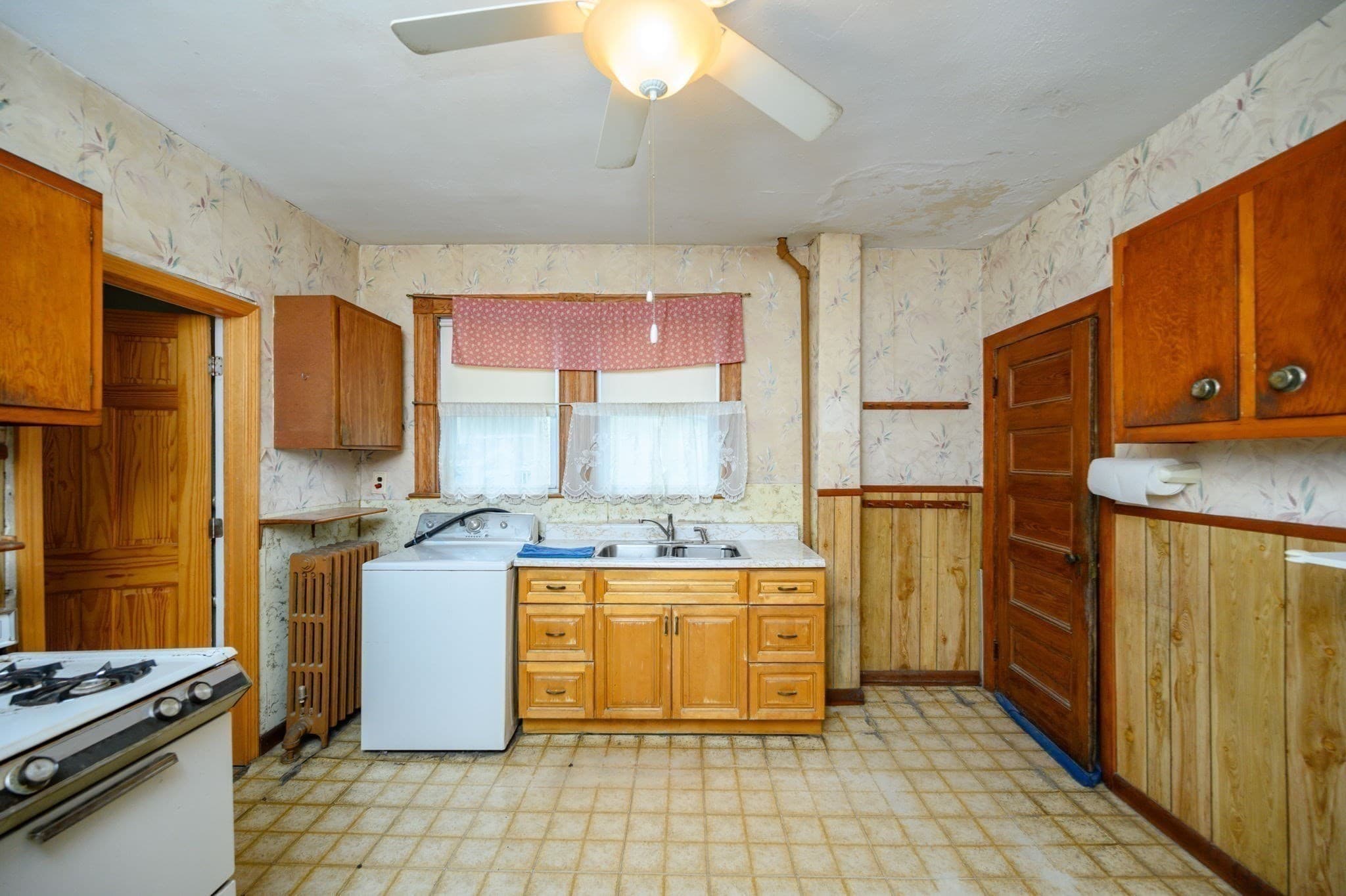 Single Family Residence at 75 Shepton, Boston MA 02124, photo 8 of 11