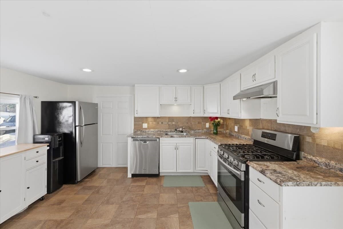 Mobile Home at 5 Alpine St, Rockland MA 02370, photo 2 of 39