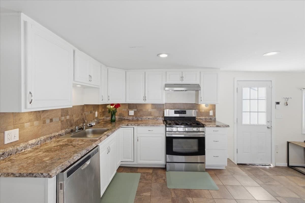 Mobile Home at 5 Alpine St, Rockland MA 02370, photo 13 of 39