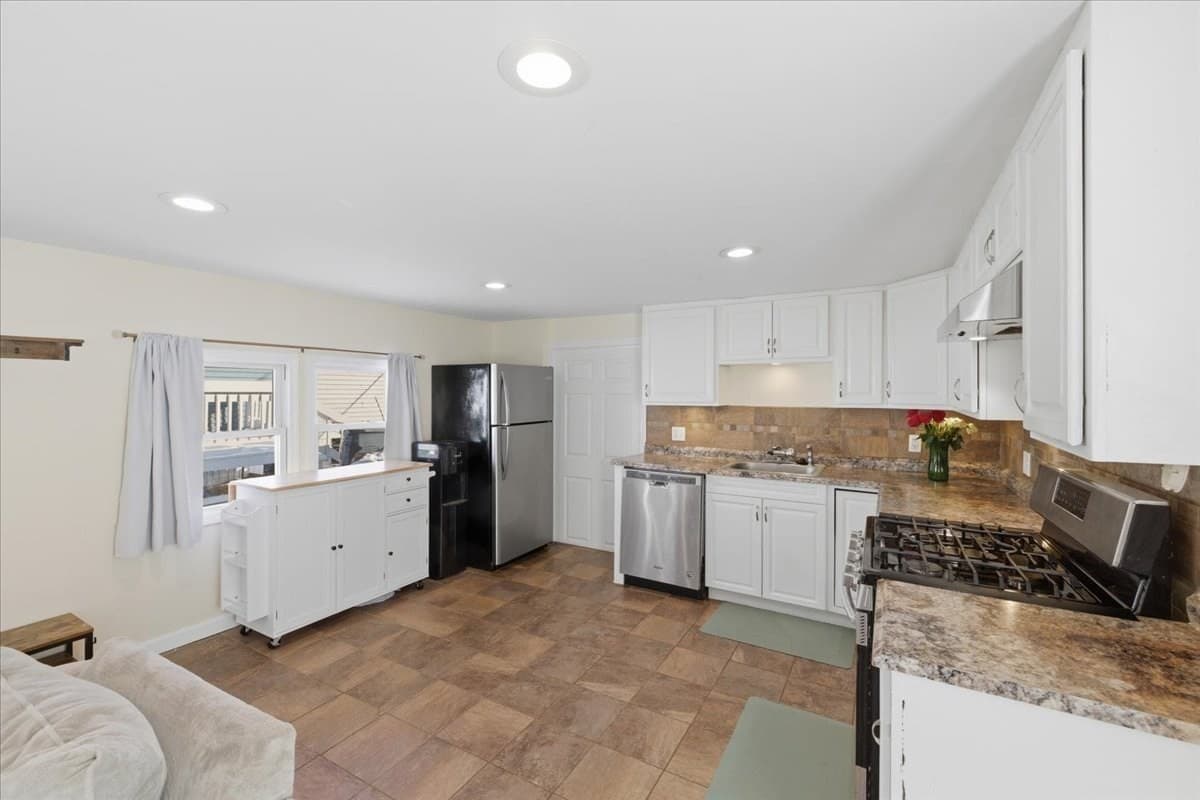 Mobile Home at 5 Alpine St, Rockland MA 02370, photo 14 of 39