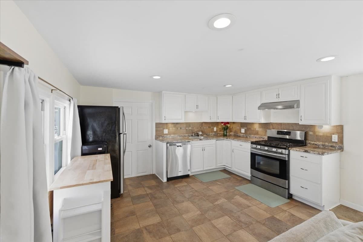 Mobile Home at 5 Alpine St, Rockland MA 02370, photo 15 of 39