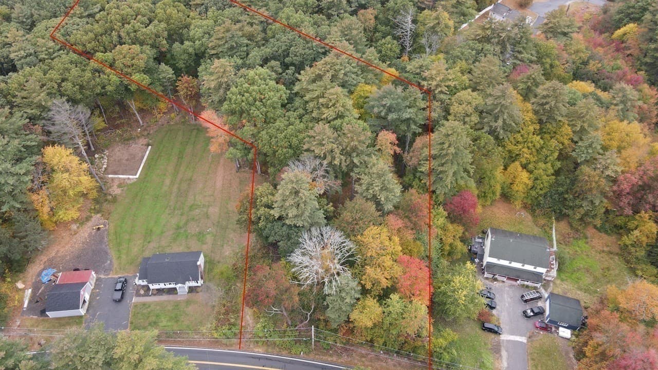 Residential at 60 Brookdale Rd, Salem NH 03079, photo 3 of 7