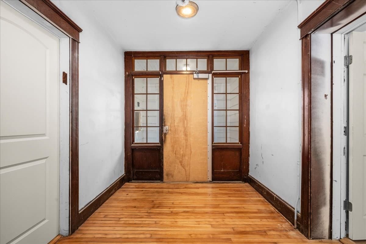 Apartment at 15 Circuit Ave E # 1, Worcester MA 01603, photo 3 of 26