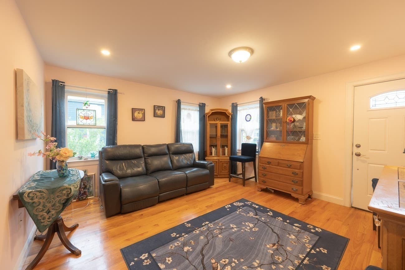 Single Family Residence at 28 Heathcote St, Boston MA 02131, photo 8 of 32