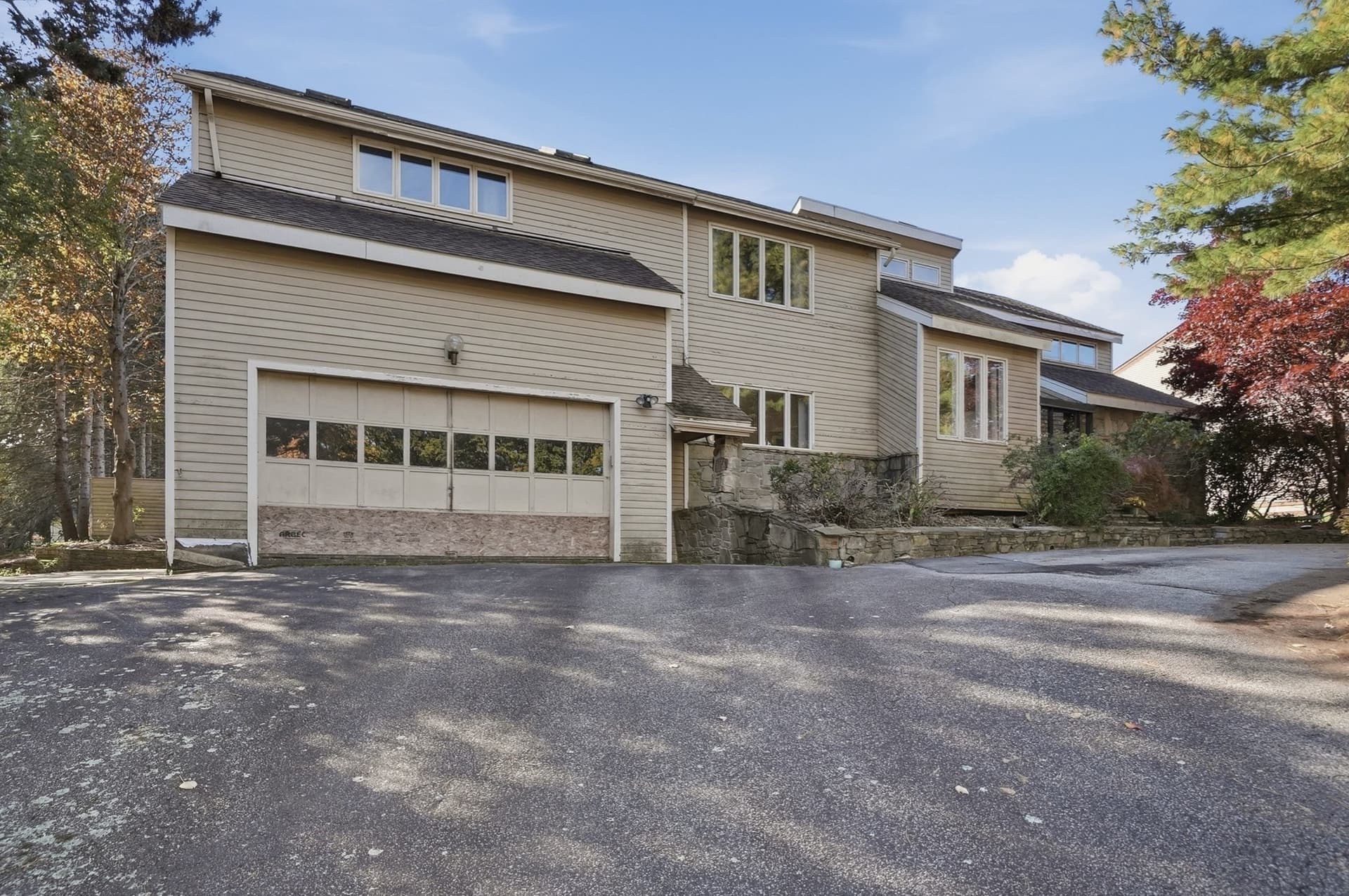 Single Family Residence at 29 Whisper Drive, Worcester MA 01609, photo 2 of 42