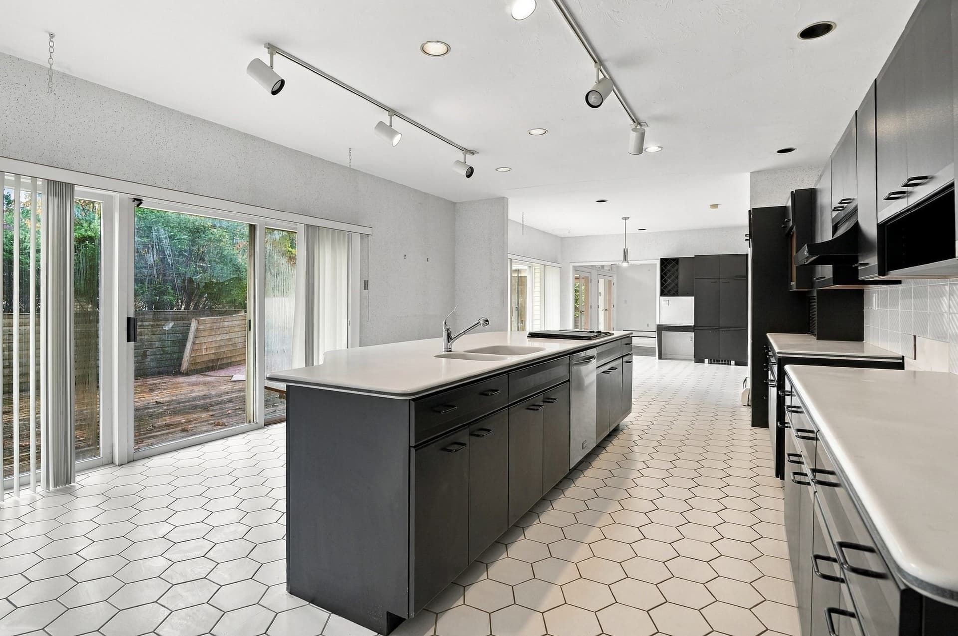 Single Family Residence at 29 Whisper Drive, Worcester MA 01609, photo 10 of 42