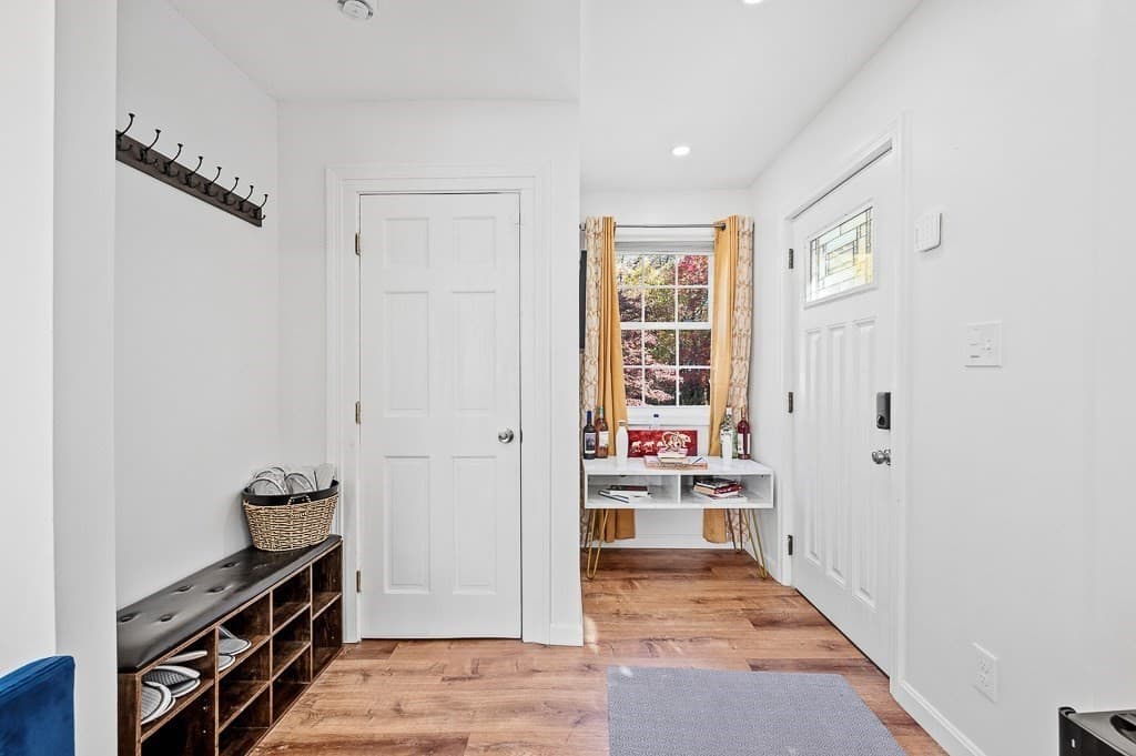 Single Family Residence at 2 Rolfe Ave, Worcester MA 01604, photo 6 of 42