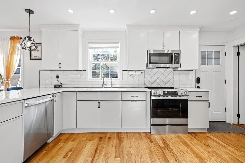 Single Family Residence at 2 Rolfe Ave, Worcester MA 01604, photo 11 of 42