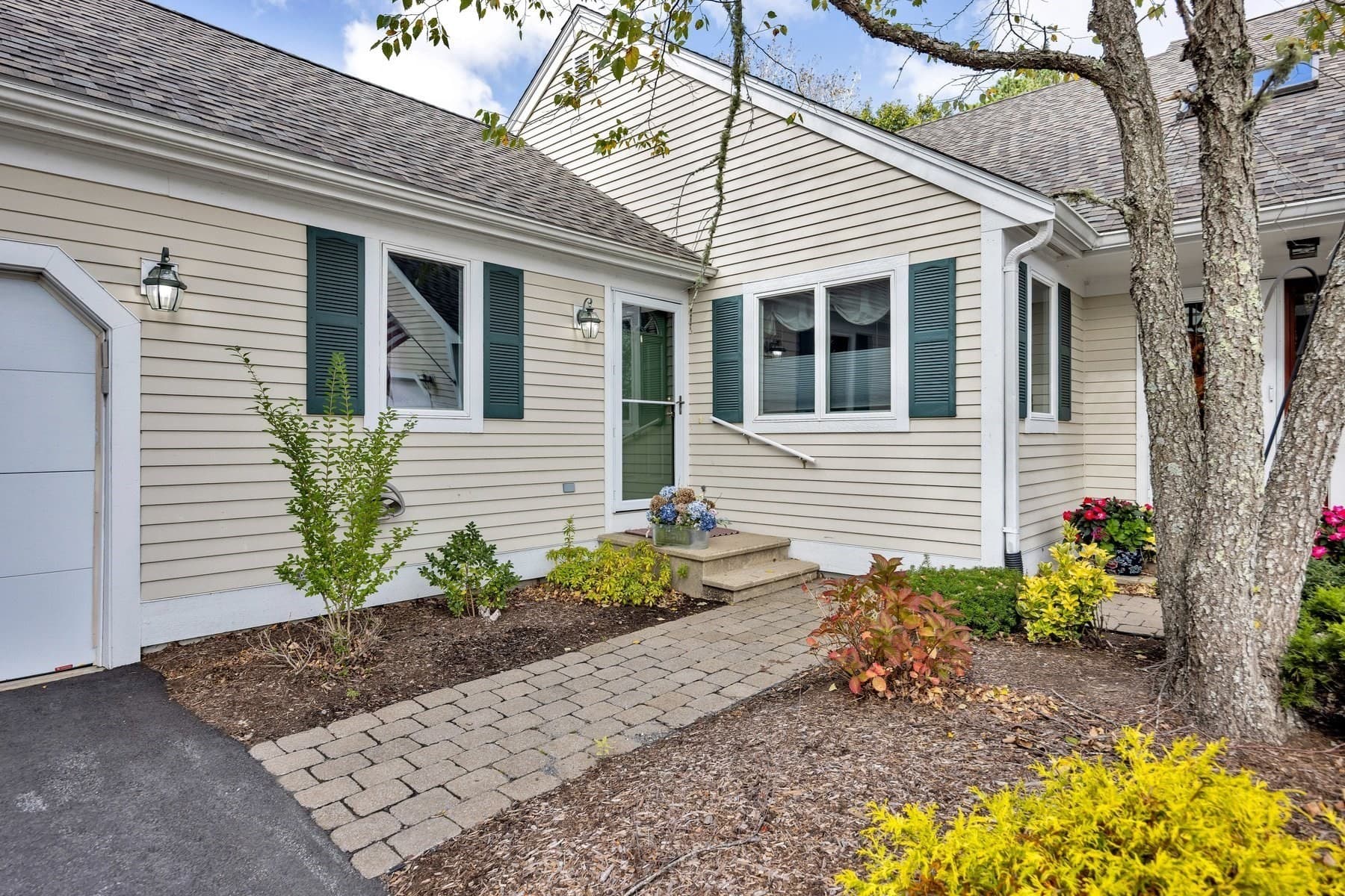 10 Chippers Ln # 10, Mashpee MA 02649