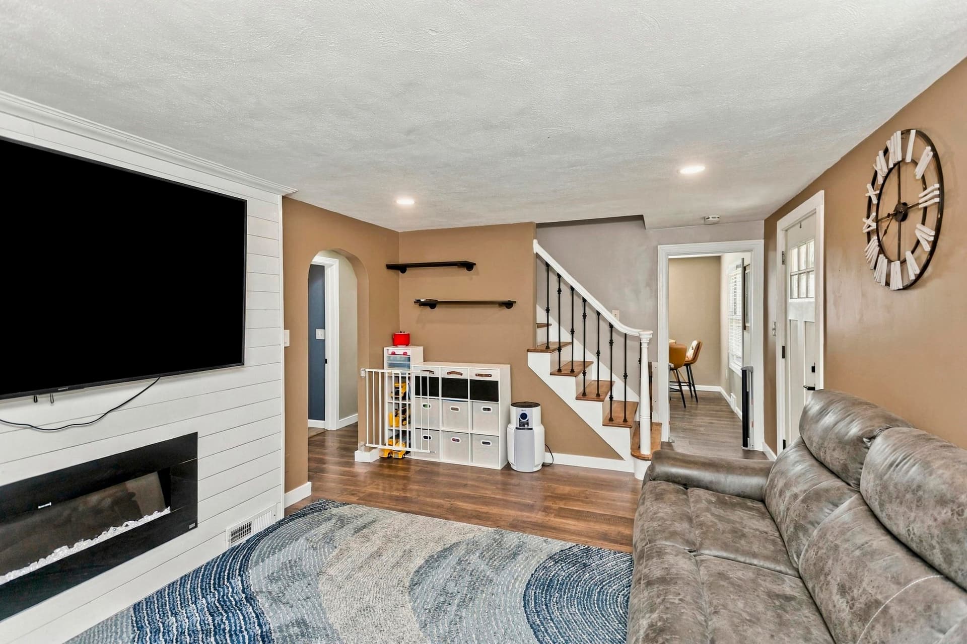 Single Family Residence at 465 E Mountain Rd, Westfield MA 01085, photo 17 of 41