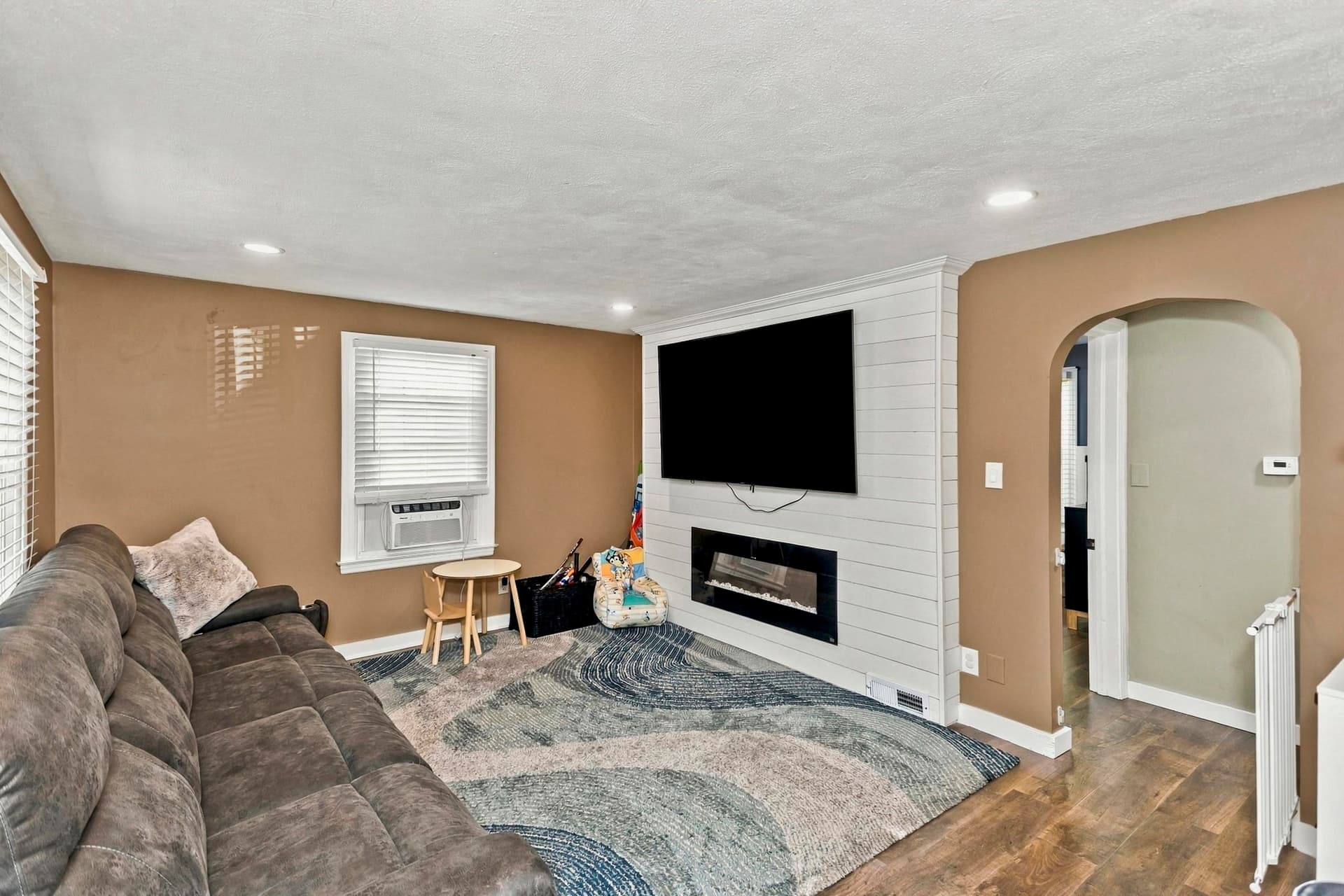 Single Family Residence at 465 E Mountain Rd, Westfield MA 01085, photo 16 of 41