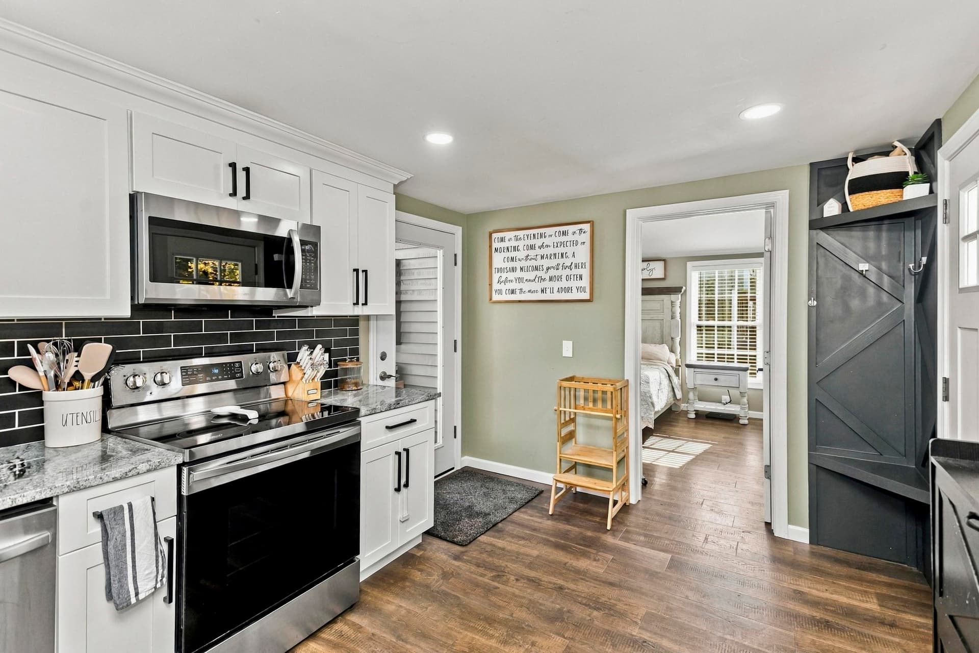 Single Family Residence at 465 E Mountain Rd, Westfield MA 01085, photo 5 of 41