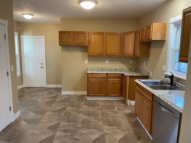 Single Family Residence at 34 Andrew Street, Springfield MA 01109, photo 10 of 29