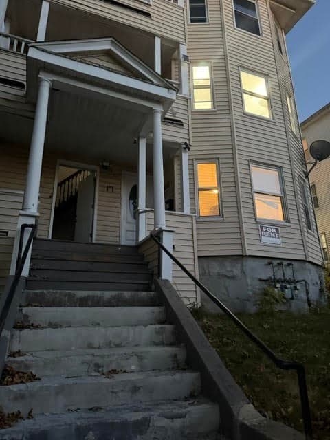 Apartment at 17 Jones St # 2, Worcester MA 01604, photo 2 of 24