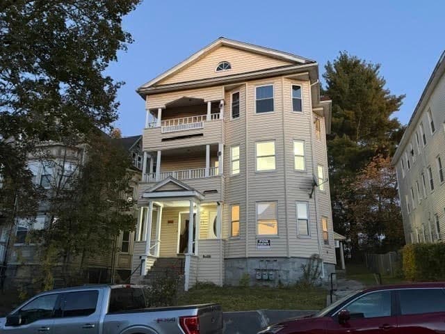 Apartment at 17 Jones St # 2, Worcester MA 01604, photo 3 of 24