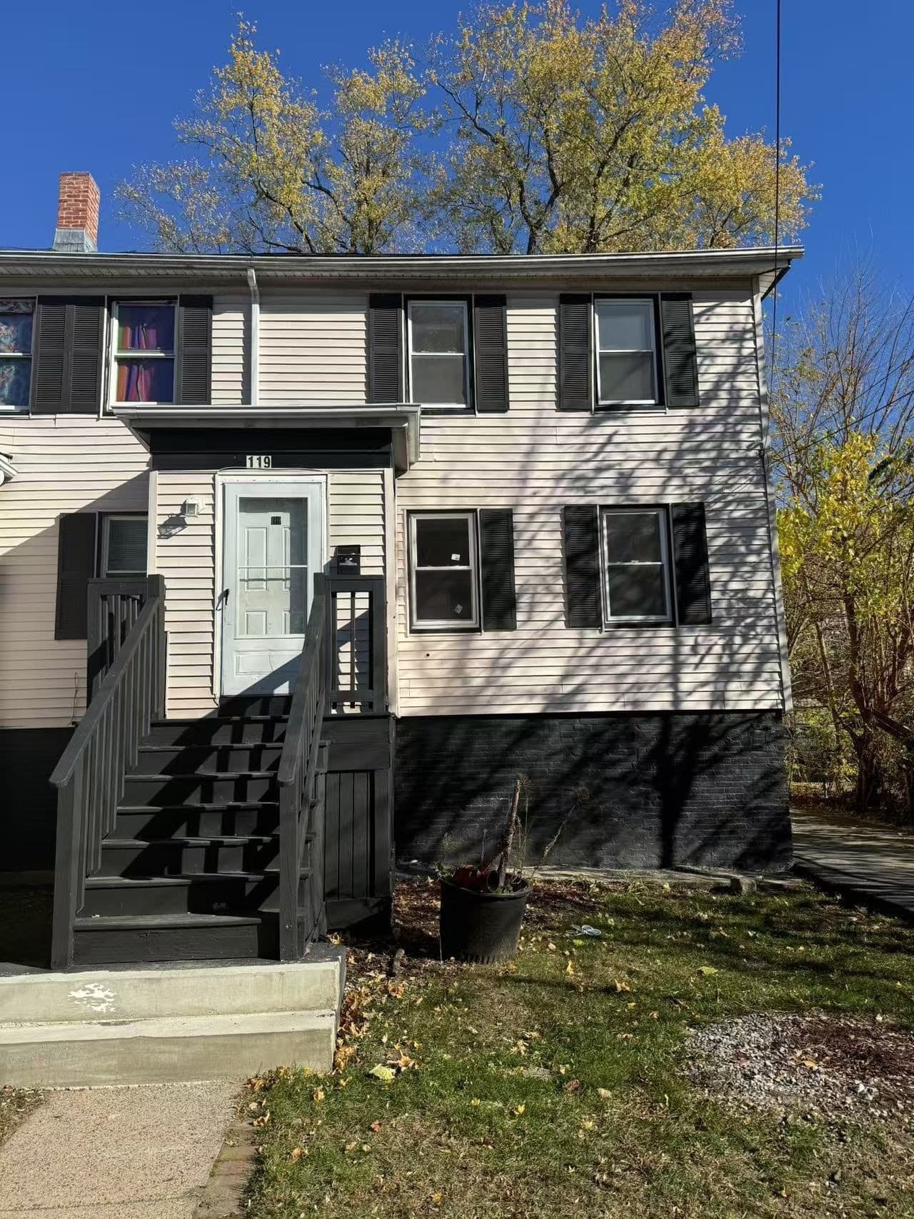 Attached (Townhouse/Rowhouse/Duplex) at 119 Whitfield St # 119, Boston MA 02124, photo 2 of 15