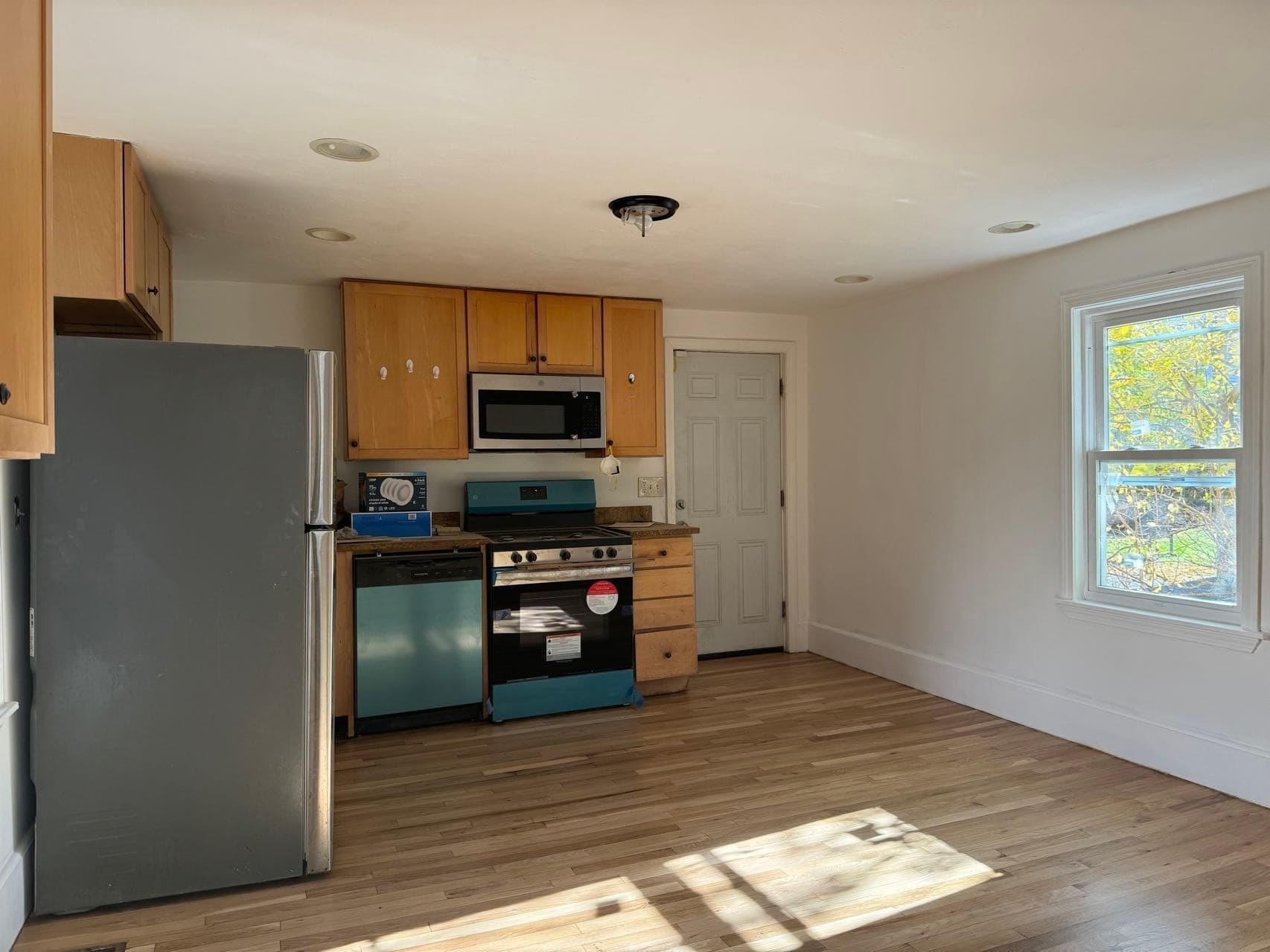 Attached (Townhouse/Rowhouse/Duplex) at 119 Whitfield St # 119, Boston MA 02124, photo 3 of 15