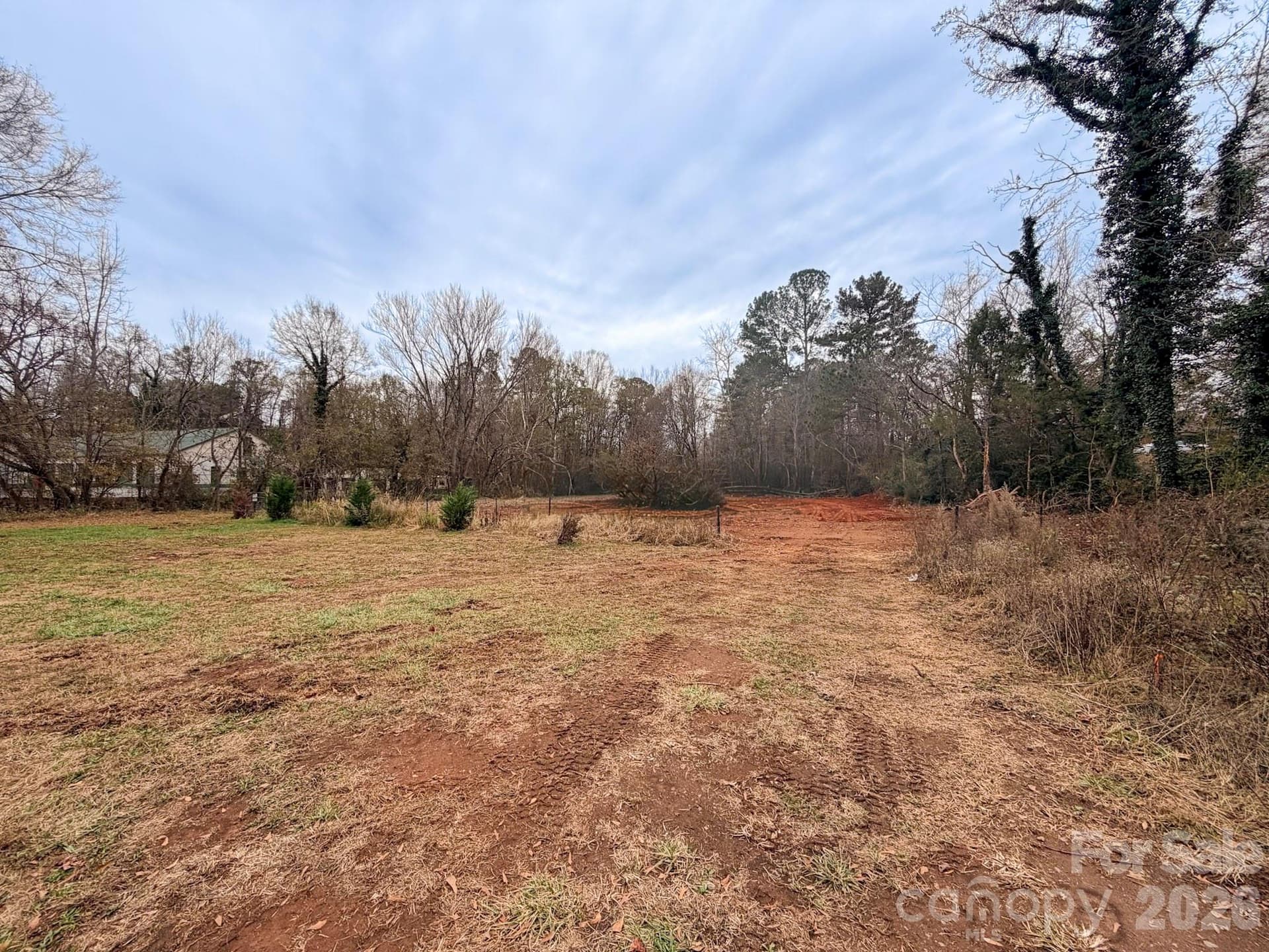 2738B Poinsett Highway
