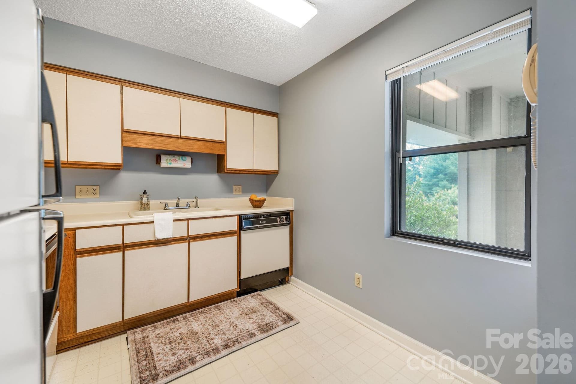 Condominium at 2604 Vineyard Boulevard, Asheville, photo 11 of 30