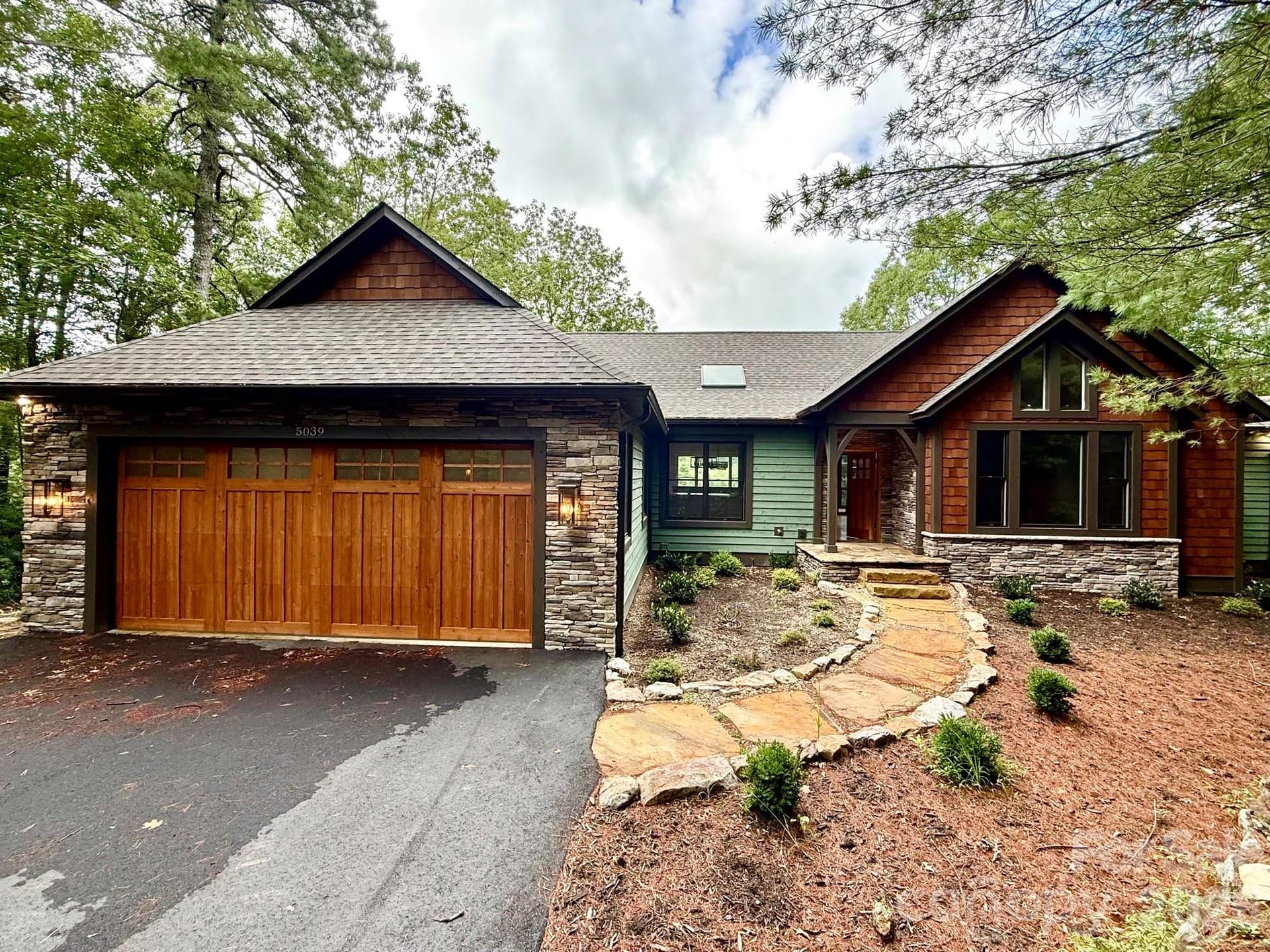 5039 Connestee Trail