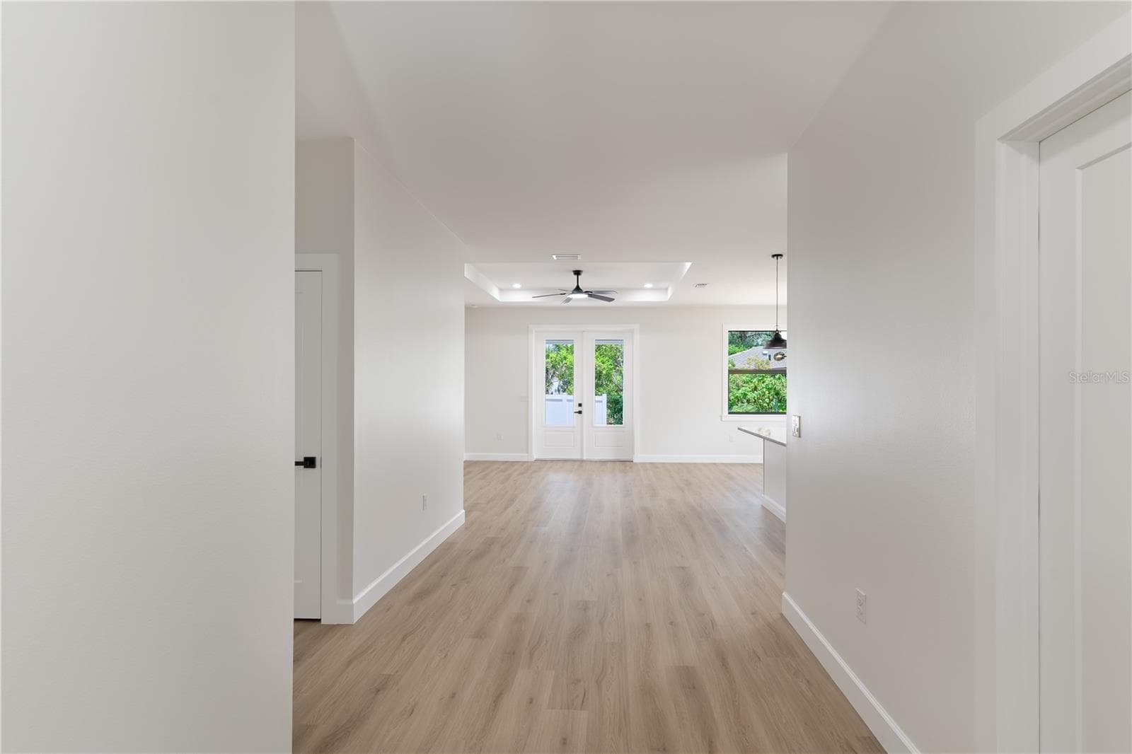 Single Family Residence at 923 CUMBERLAND RD, VENICE, photo 4 of 18