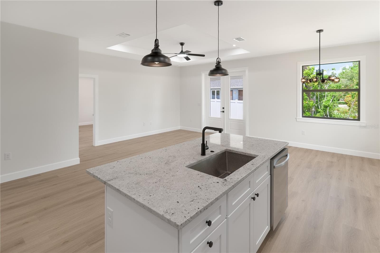 Single Family Residence at 923 CUMBERLAND RD, VENICE, photo 9 of 18
