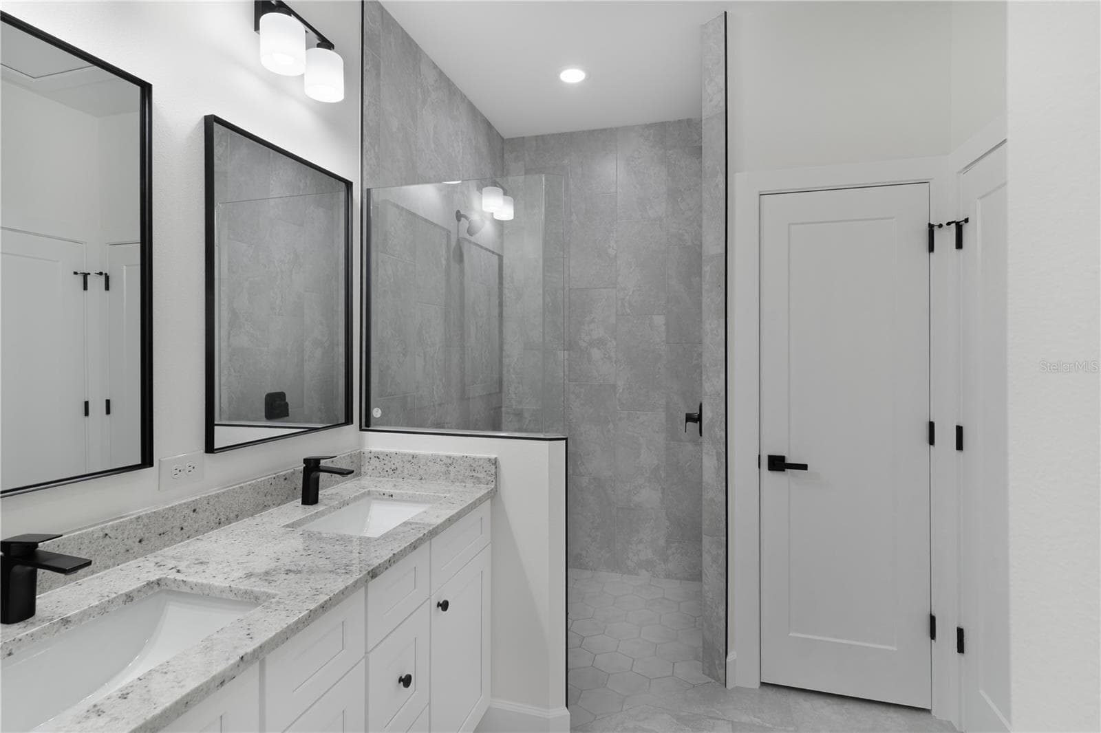 Single Family Residence at 923 CUMBERLAND RD, VENICE, photo 14 of 18