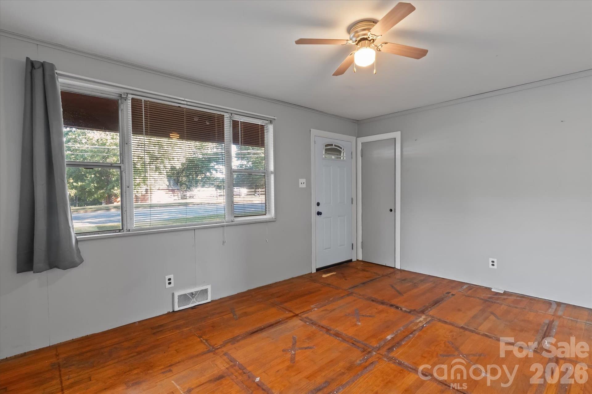 Single Family Residence at 322 Hartness Road, Statesville, photo 5 of 31