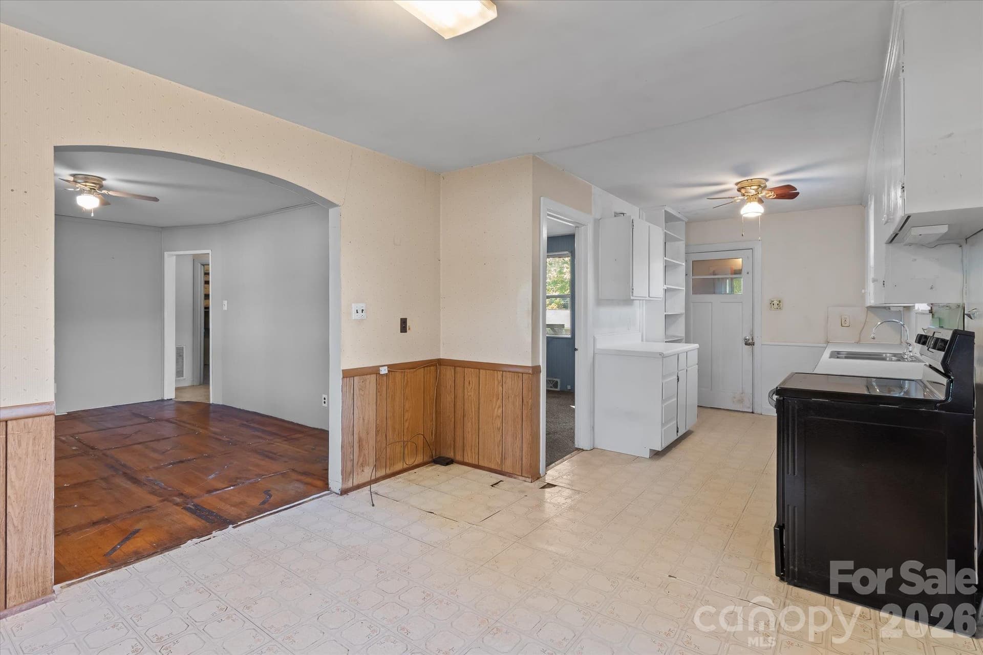 Single Family Residence at 322 Hartness Road, Statesville, photo 9 of 31