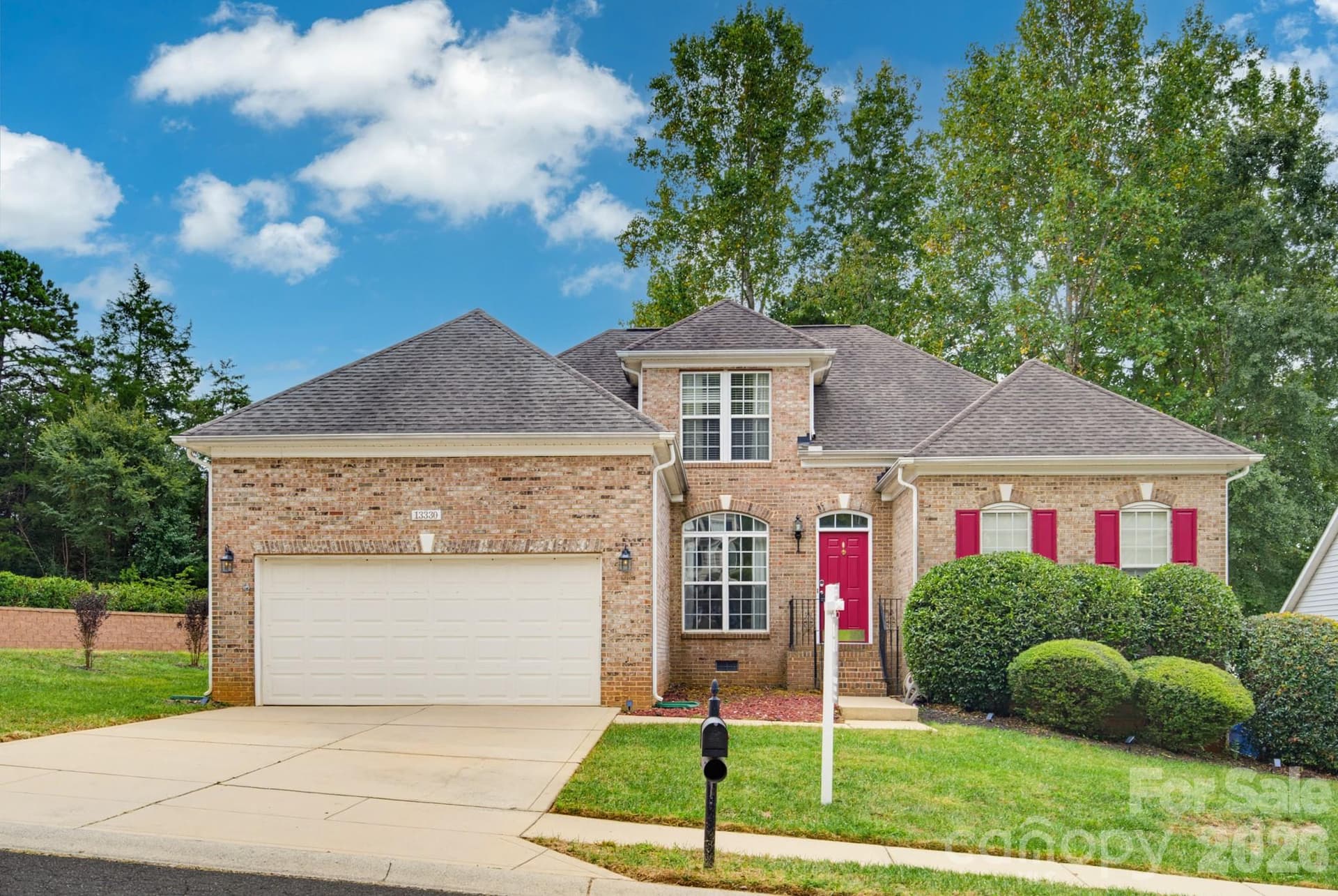 Single Family Residence at 13330 Edgetree Drive, Pineville