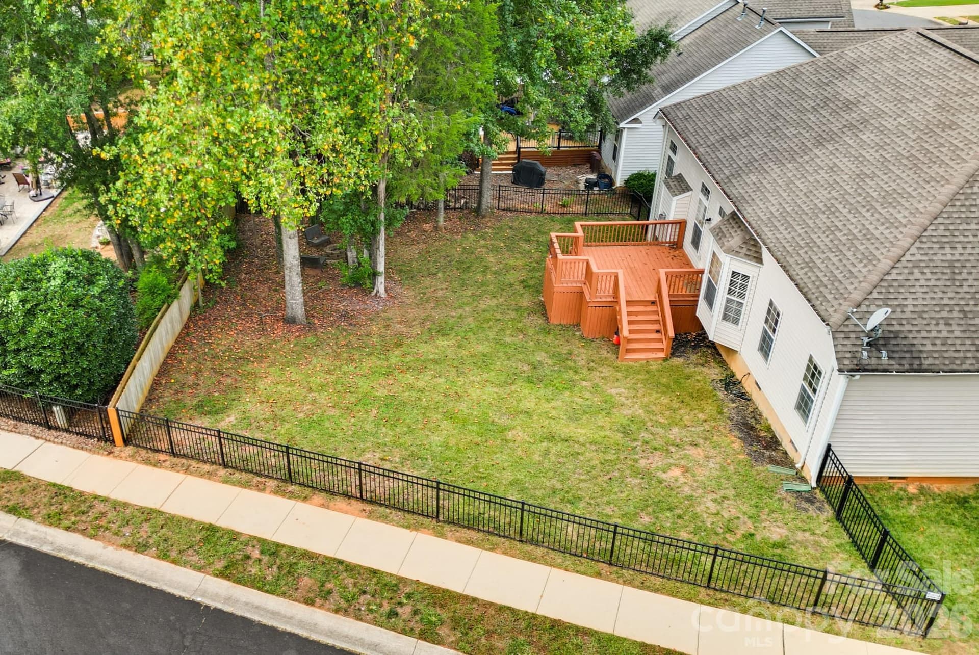 Single Family Residence at 13330 Edgetree Drive, Pineville, photo 39 of 44