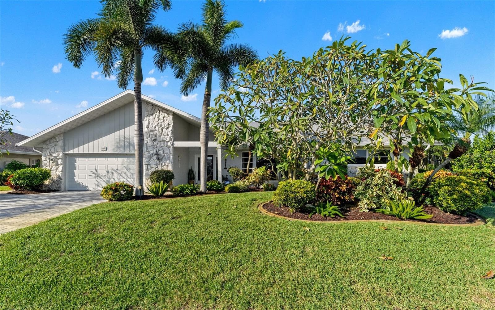 966 N DORAL LN