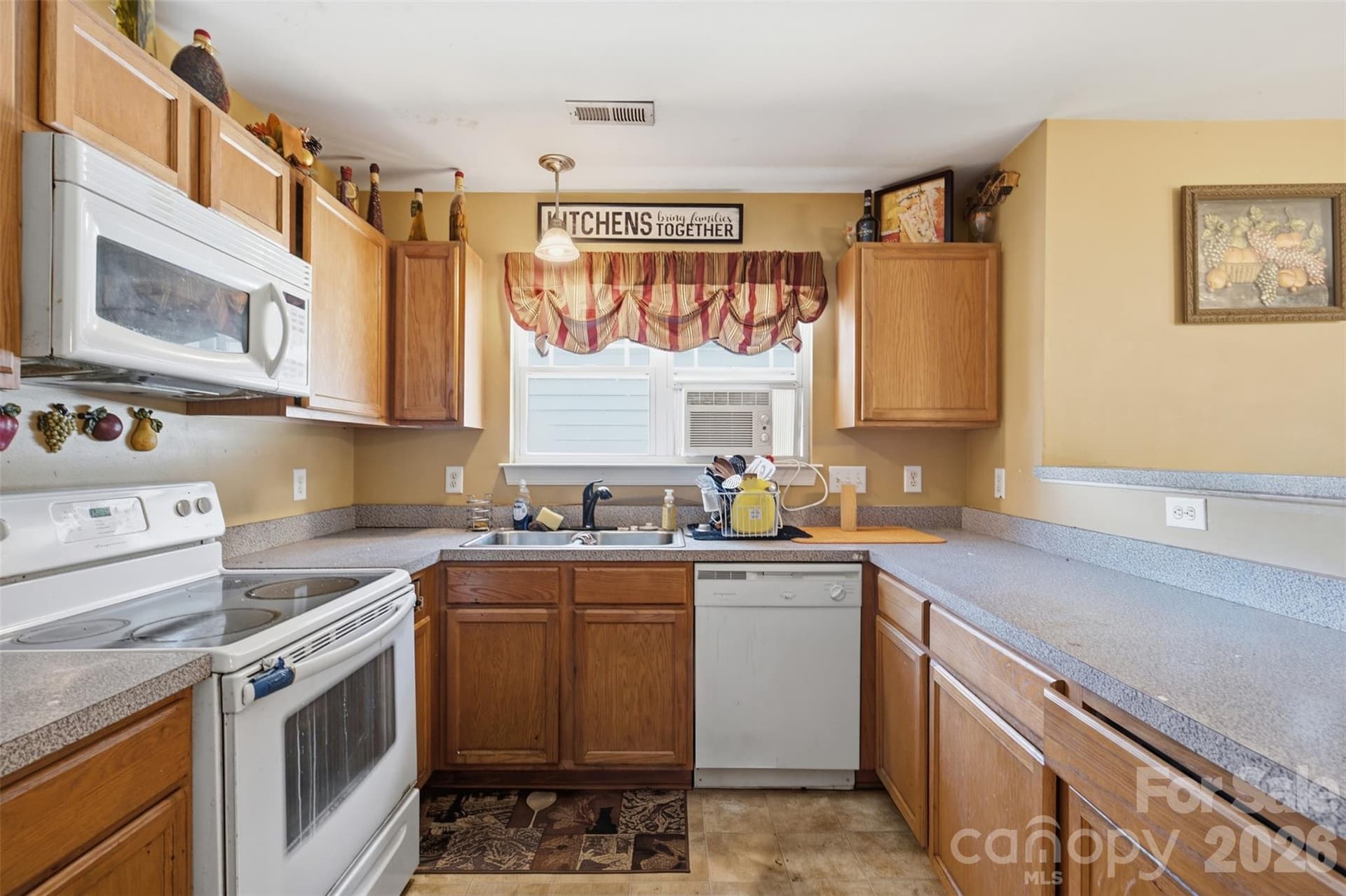 Single Family Residence at 160 Tarrington Drive, Statesville, photo 9 of 29